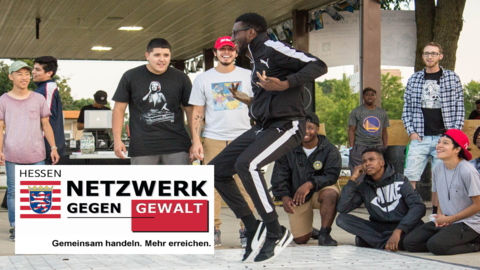 Jugendliche verschiedener Nationalitäten beim Streetdance Jugendliche verschiedener Nationalitäten beim Streetdance